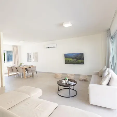 4 Bed With Private Pool - Brand New * Paralimni