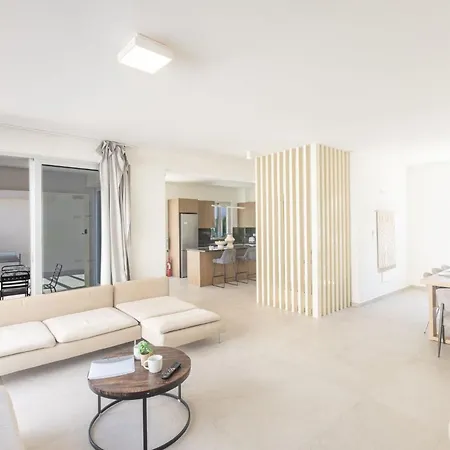 4 Bed With Private Pool - Brand New