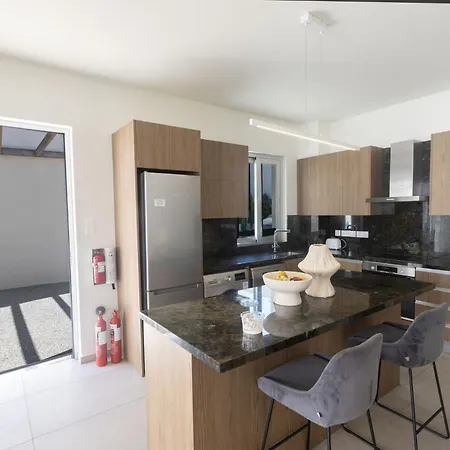 4 Bed With Private Pool - Brand New Paralimni