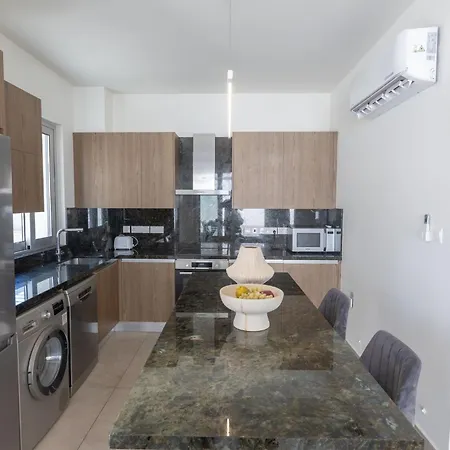 Villa 4 Bed With Private Pool - Brand New