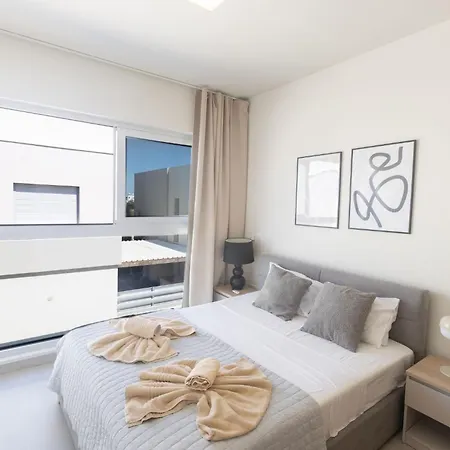 4 Bed With Private Pool - Brand New * Paralimni