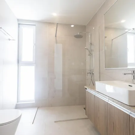 Villa 4 Bed With Private Pool - Brand New