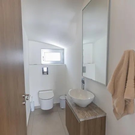 Villa 4 Bed With Private Pool - Brand New Paralimni